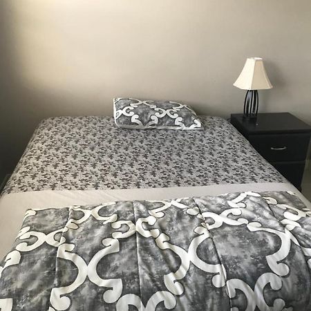 Home Stay! YYC Exteriör bild