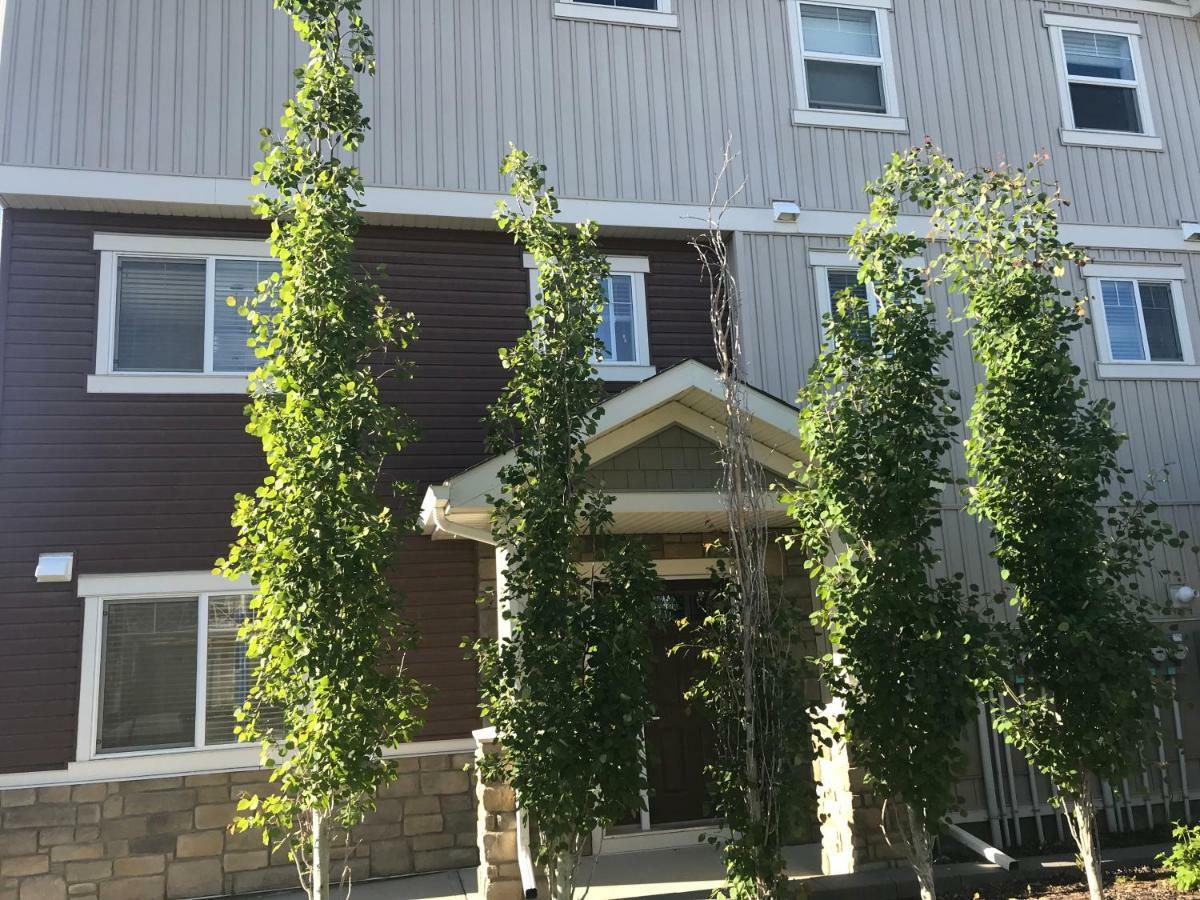 Home Stay! YYC Exteriör bild